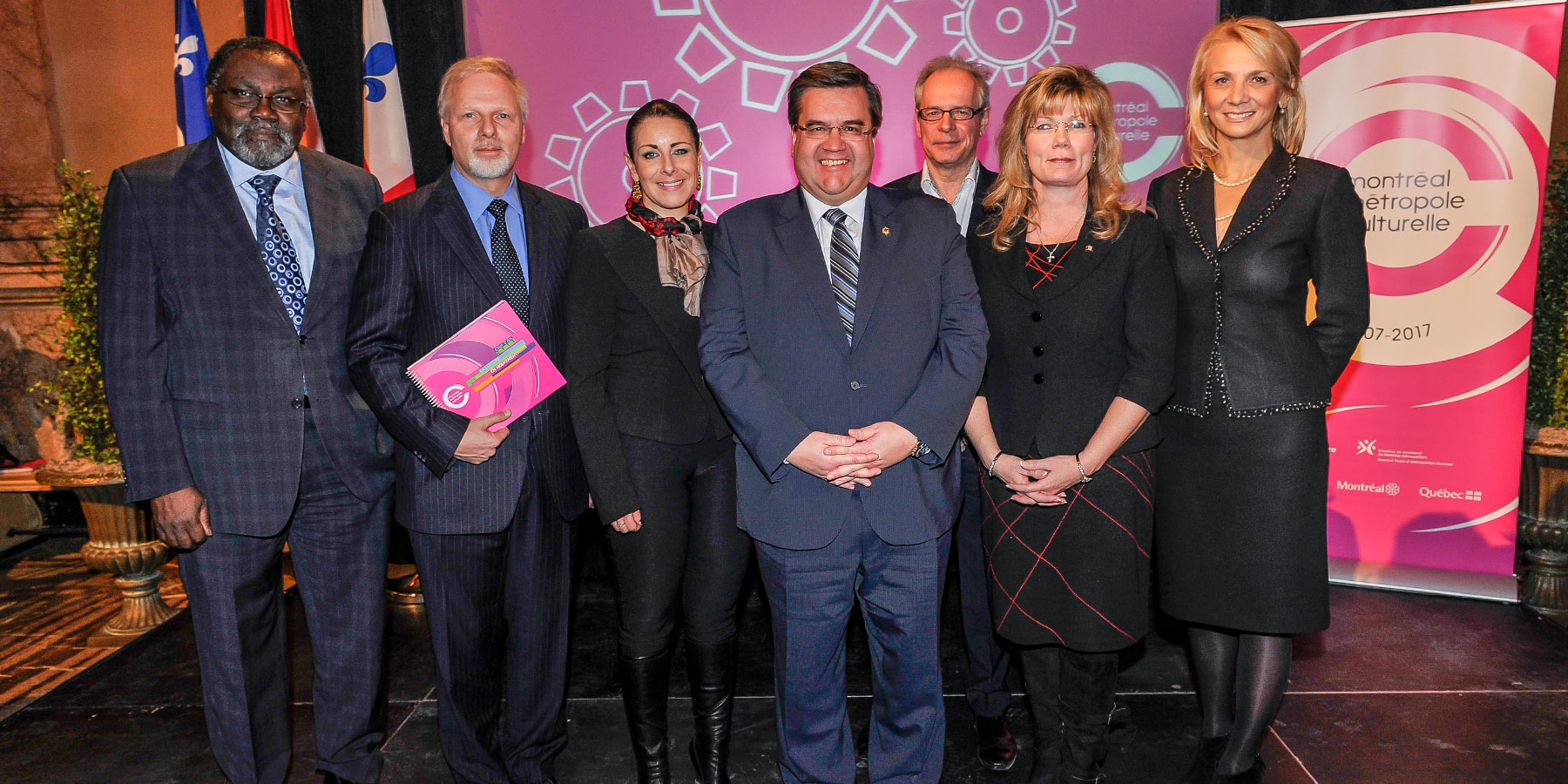 Des membres du comit de pilotage du Plan daction (2007-2017) lors du lancement du Coup dil 2013. De gauche  droite: M. Maka Kotto, M. Jean-Franois Lise, Mme Manon Gauthier, M. Denis Coderre, M. Simon Brault, Mme Shelly Glover et Mme Manuela Goya. Photo Ville de Montral