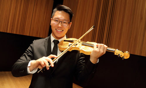 Byungchan Lee with the Golden Violin